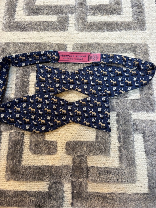 Vineyard Vines Other - Vineyard Vines mooses and gooses bow tie